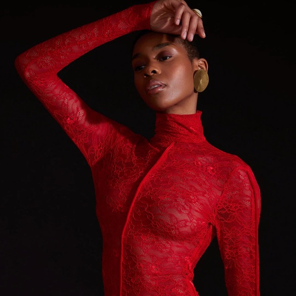 Lace dress ft. zippers on both sides giving the options for high or low slits - Picture 1 of 4